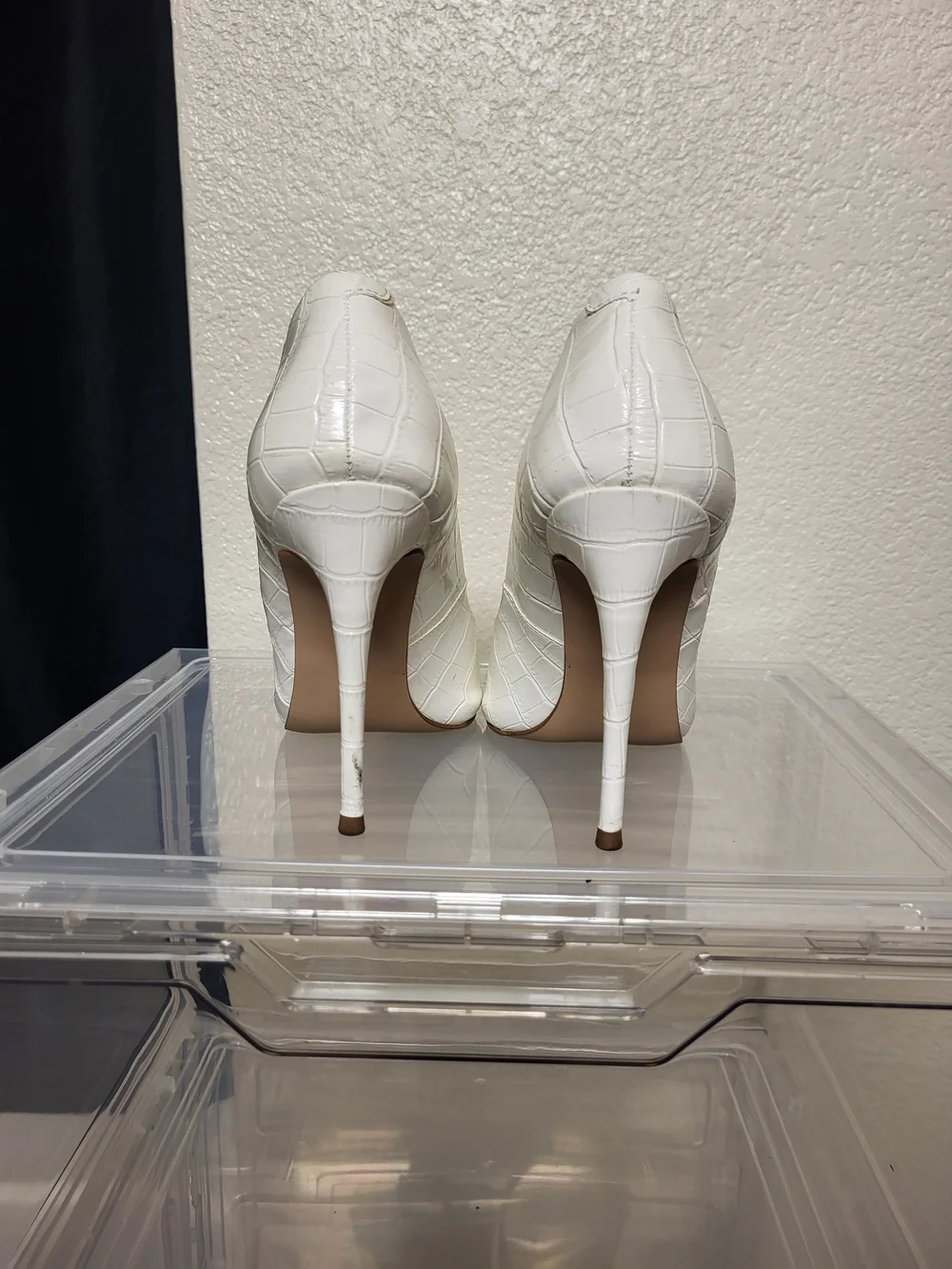 Steve Madden White Pointed Toe Pump
